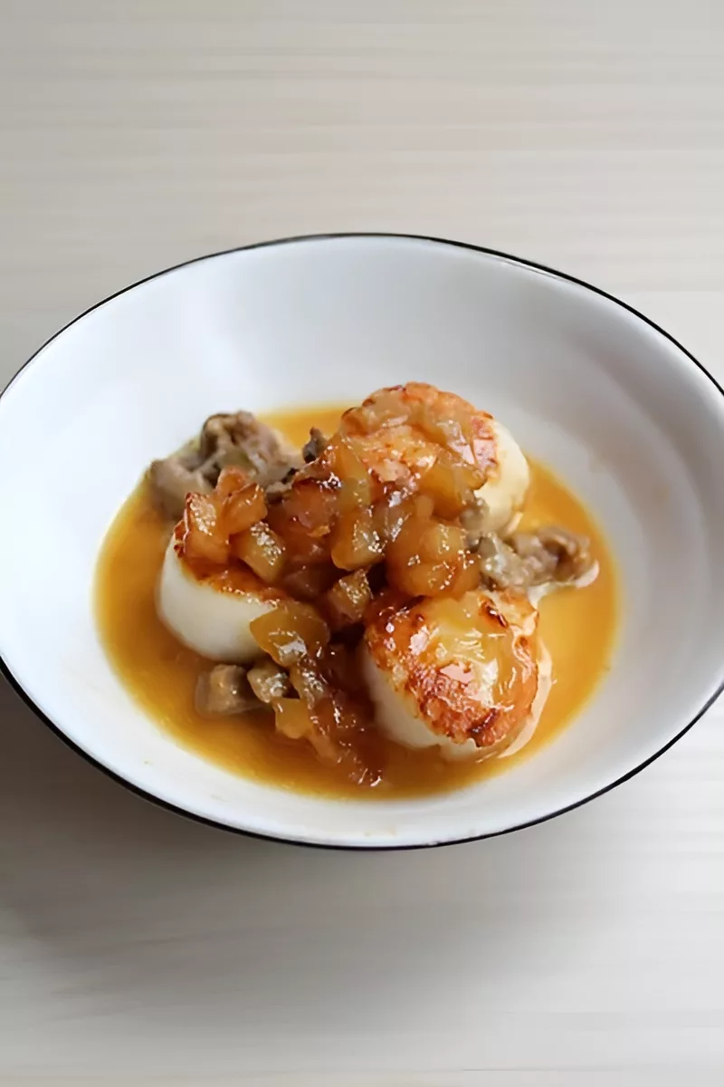 Sò Điệp Áp Chảo Với Táo Caramel & Gan Gà
