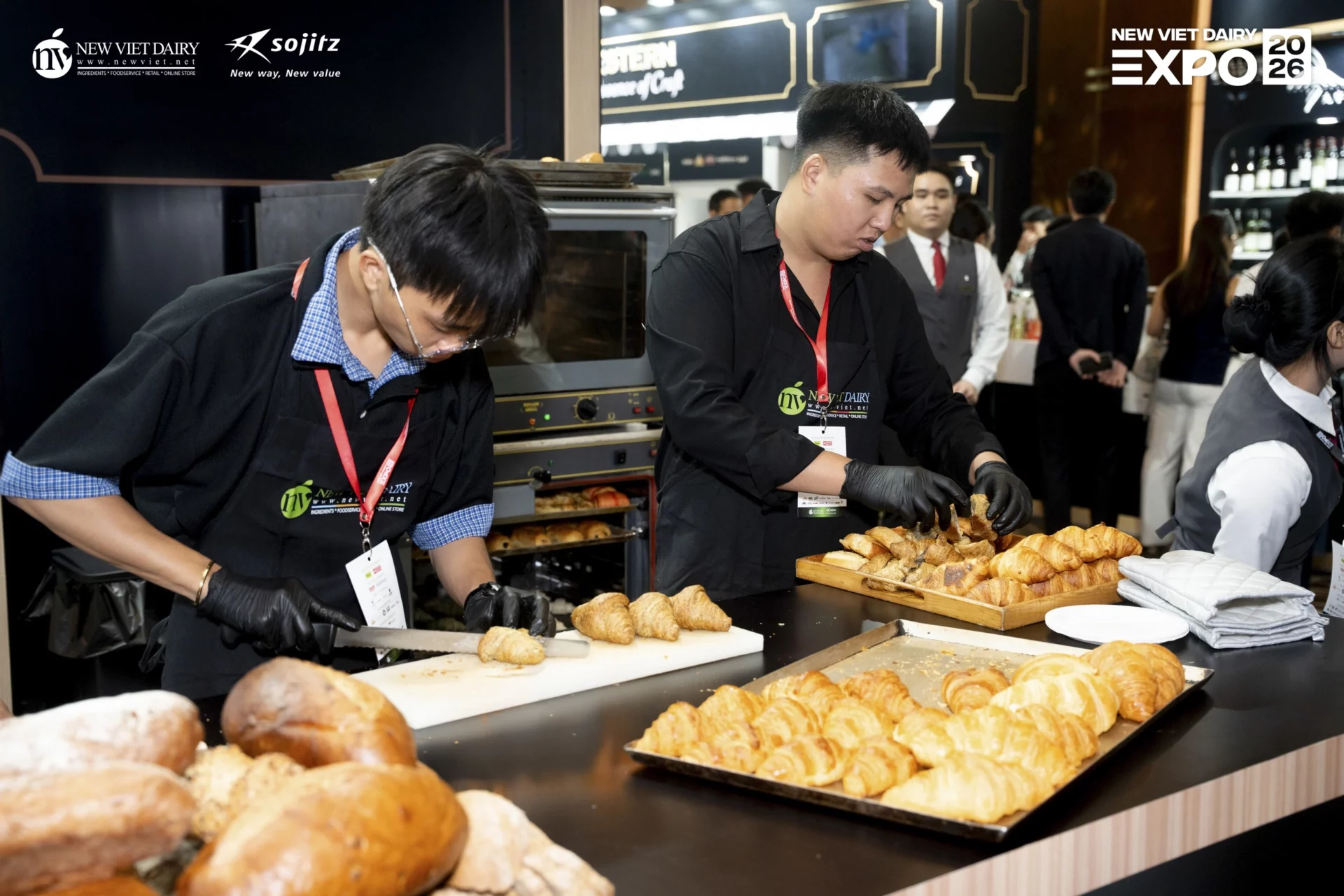 Croissant và Pain au Chocolate đông lạnh, sự kết hợp giữa kỹ thuật tách lớp chuẩn và tính tiện lợi giúp các đơn vị F&B duy trì chất lượng phục vụ đẳng cấp 5 sao một cách bền vững