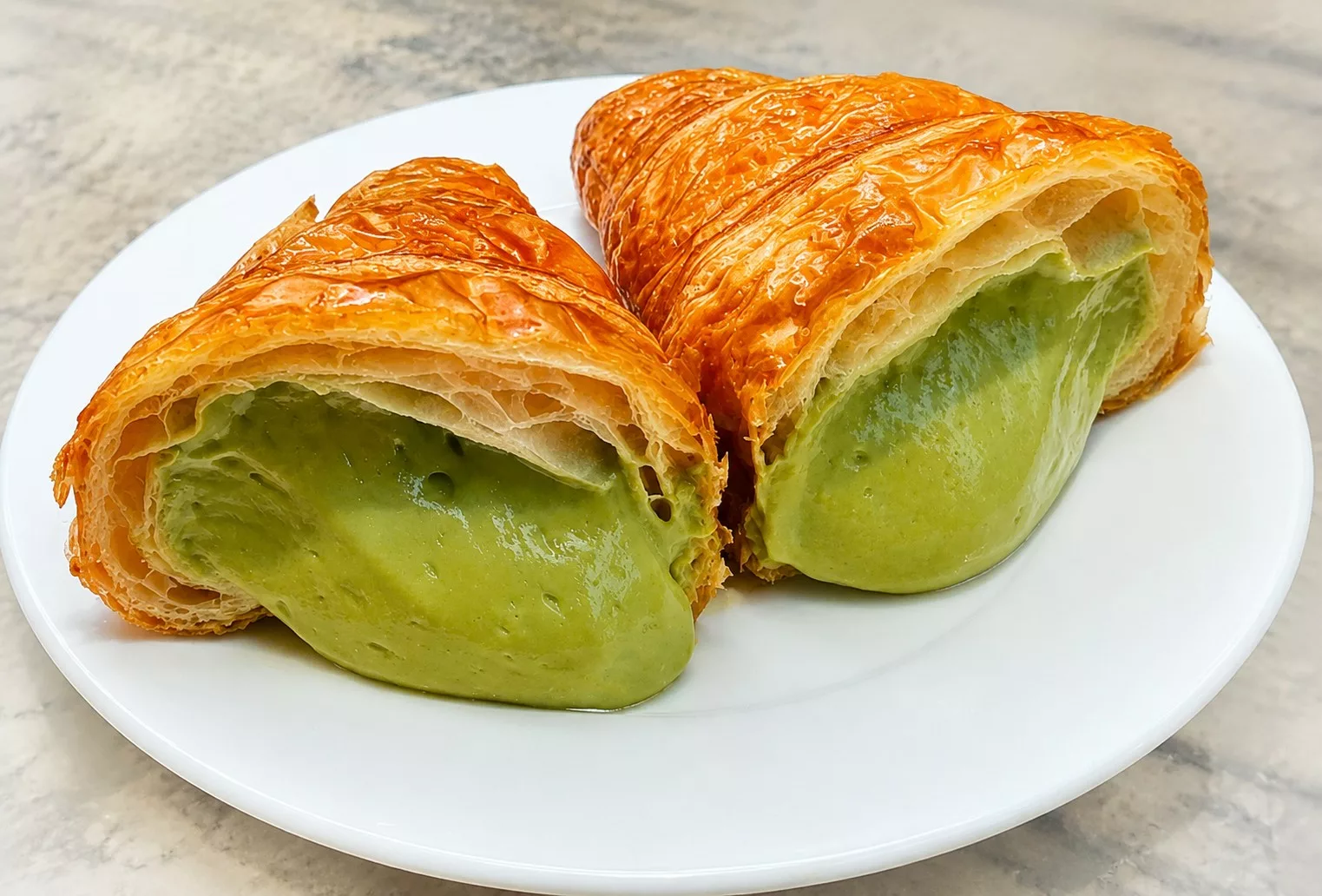 Bánh Sừng Bò Nhân Kem Trà Xanh