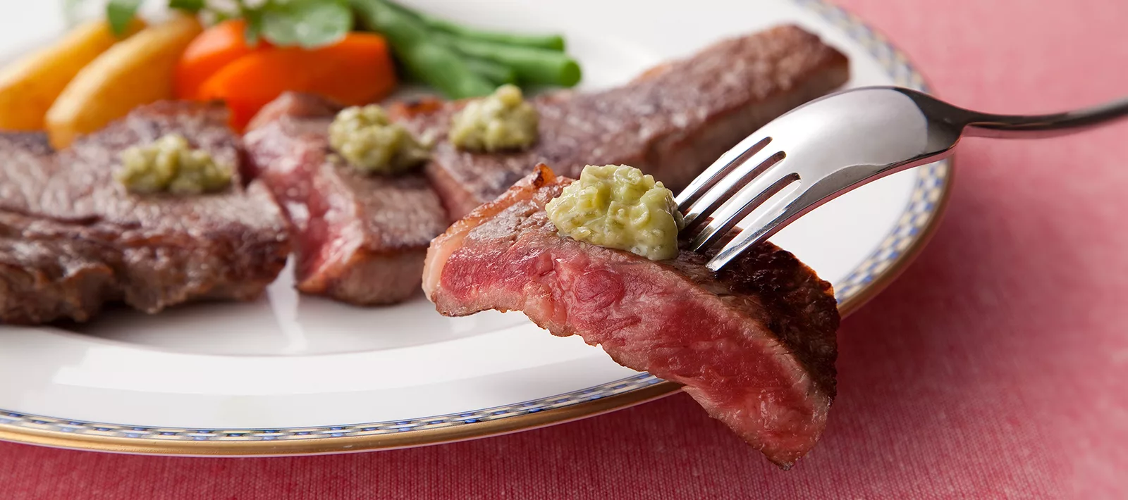 Bò Áp Chảo Teppanyaki Phủ Sốt Khoai Mỡ Tororo Và Mù Tạt Wasabi
